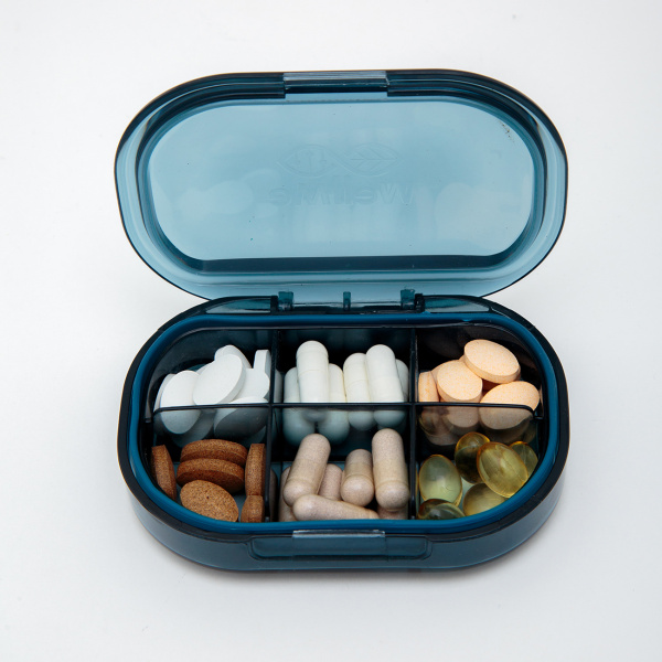 Таблетница (органайзер для таблеток, 6 отделений)  WellMe синяя1 шт.